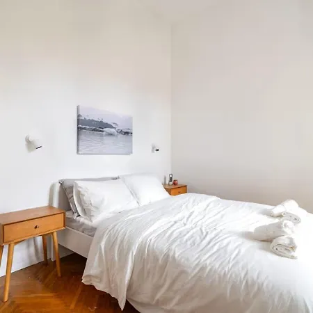 Designer Two Bedroom Daire *