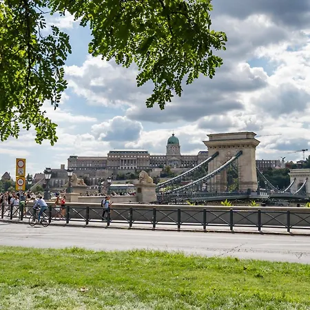 Designer Two Bedroom Daire *