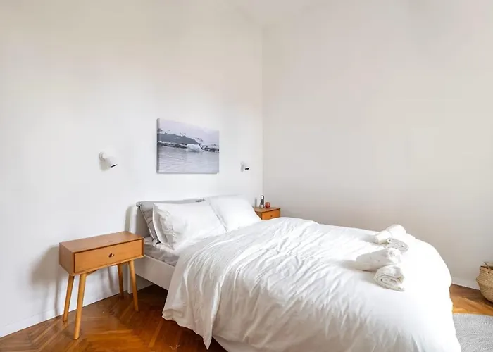 Designer Two Bedroom Lägenhet *