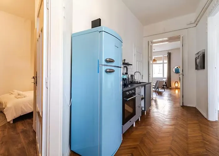 Designer Two Bedroom Lägenhet *